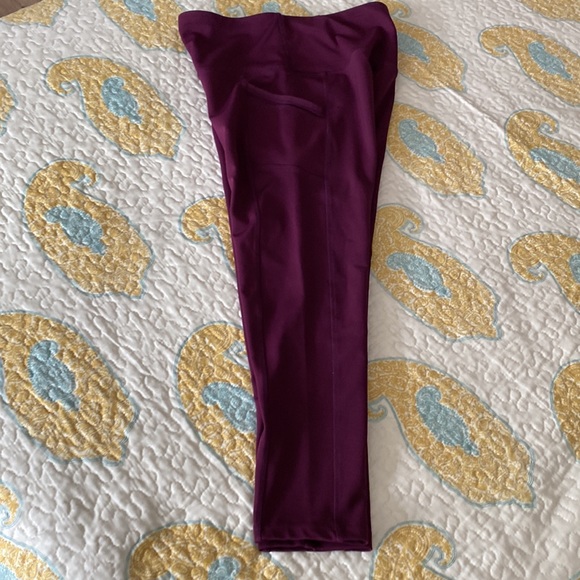 Burgundy Leggings size Med with side pockets - Picture 6 of 8